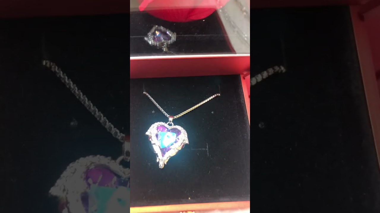 Affordable christmas necklace for her! 