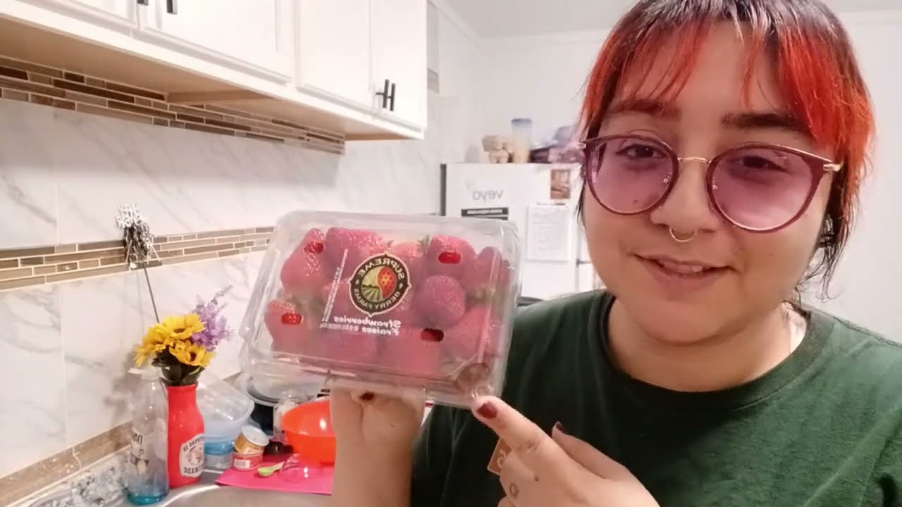 Strawberry Cake Pops