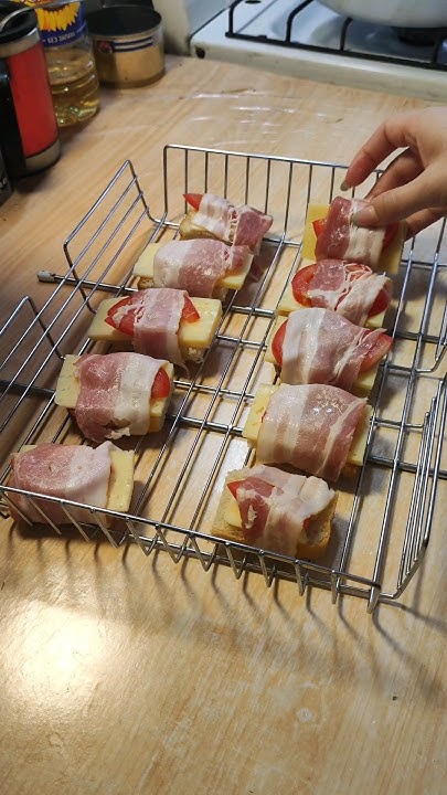 Закуска на мангале. Бутерброды в беконе 🥪🥓 #cooking #shorts #food #дача ...
