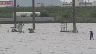 線状降水帯で大雨の愛知・豊川市　広い範囲で浸水し土砂崩れも　豊橋市では1か月間で降る2倍以上の426ミリの雨で1人死亡　三重・伊勢神宮周辺でも雨による被害　　