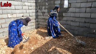 Pouring dirt on the floor of the mountain room: life style in Iran