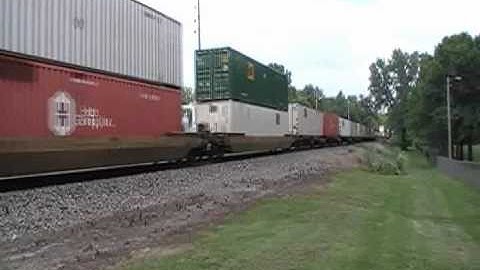 ~Please Comment~ 6-3-10 Railfanning along the NS in Belleville, IL. Engineer loves the K5LLA on 223