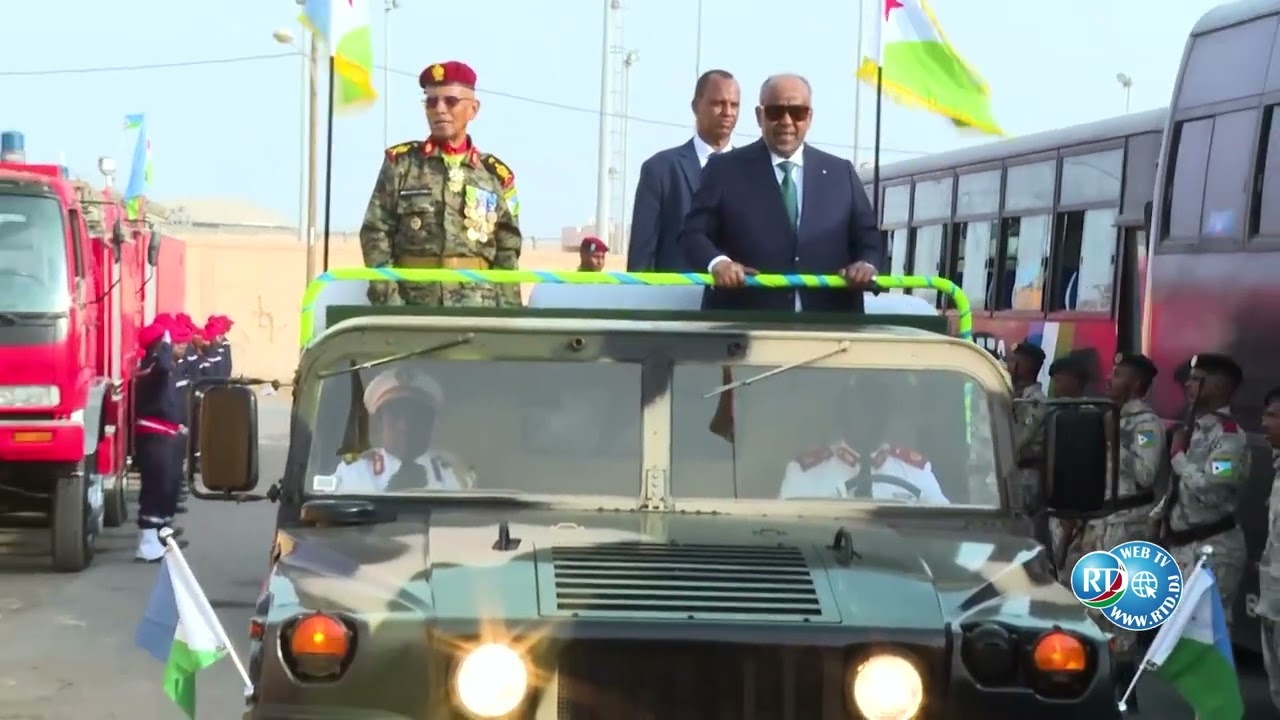 Défilé militaire 2025 à Djibouti : Le Président Ismaël Omar Guelleh passe en revue les forces armées