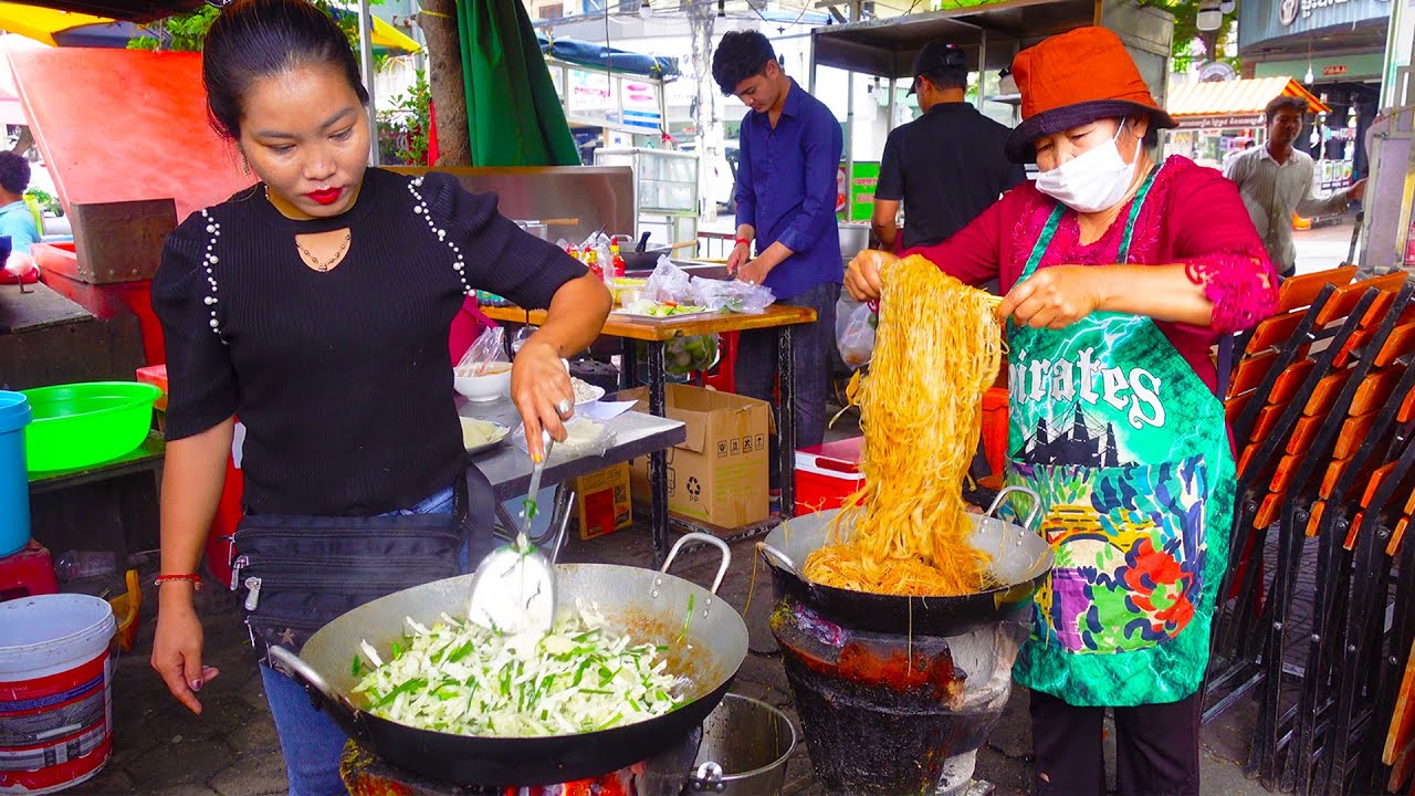 Foreign Visitors Love This Place!! Famous Mother-Daughter Noodles | Cambodian Street Food [Eng Sub]