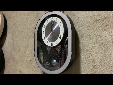 スモールワールドクオラム［からくり時計］ - YouTube