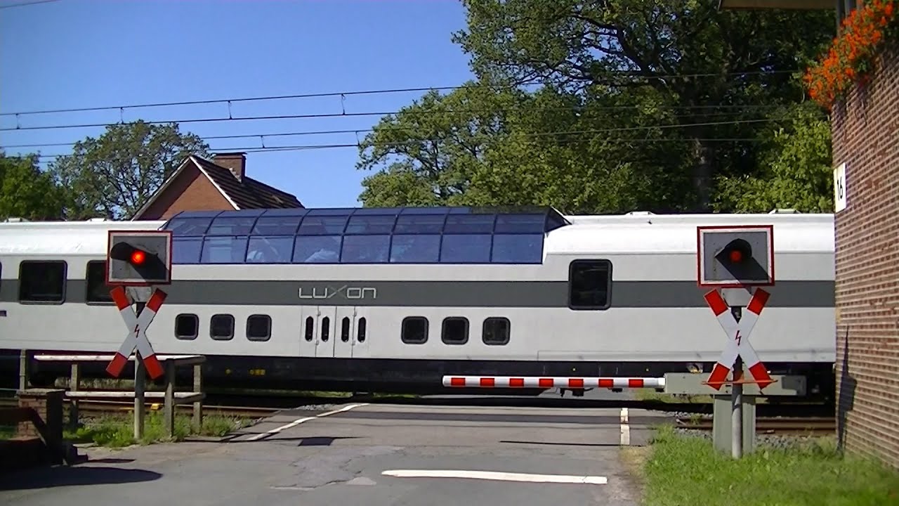 Bahnübergang Gildehaus // German Railroad crossing / Spoorwegovergang //  Railexperts 9903 met Luxon