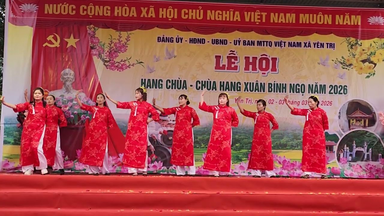 Về hội làng đi em = chị em PN xóm Á Đồng Biểu diễn 