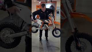 Наглядно как работает подвеска на мотоцикле КТМ на примере детского кросоча