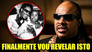Aos 75 anos, Stevie Wonder finalmente aborda o rumor que nunca desapareceu.