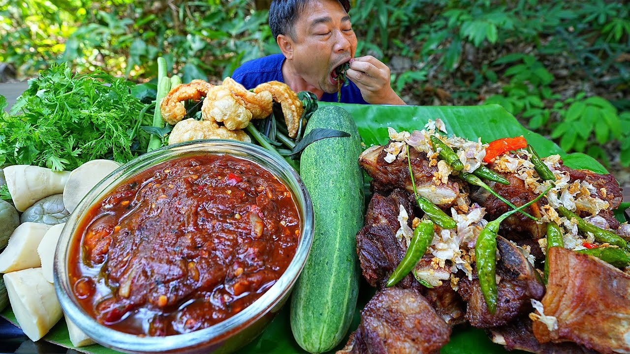 น้ำพริกตาแดง มะเขือส้ม กิ๋นกับ ซี่โครงหมูกระดูกอ่อนทอด มันตึ๊งคึขนาดครับ -6-5-2022-