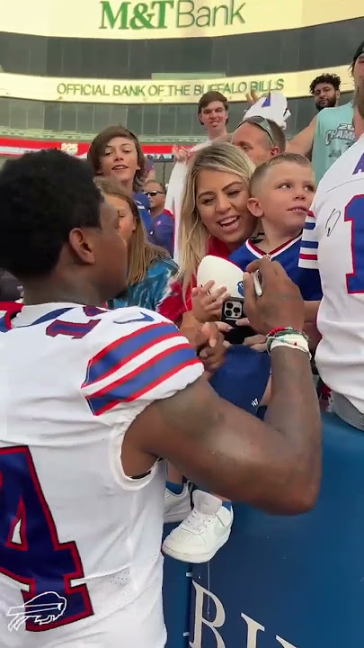 STEFON DIGGS SHOWING LOVE TO A YOUNG FAN WHO LOST THEIR DAD   #Shorts