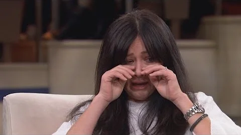 Shannen Doherty Tearfully Opens Up About Her Battl...