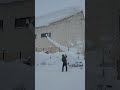 雪国のモッサリを棒で叩き落す1🌈 Knocking off the mossari in the snow country with a stick 1 #snow eave