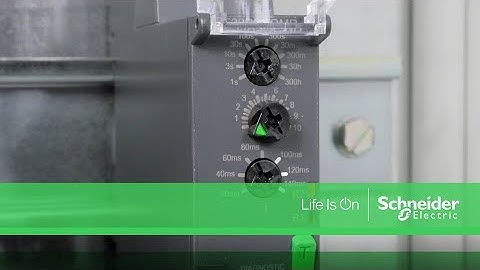 How long does the time relay RE22R2QGMR require for switching from star to delta?