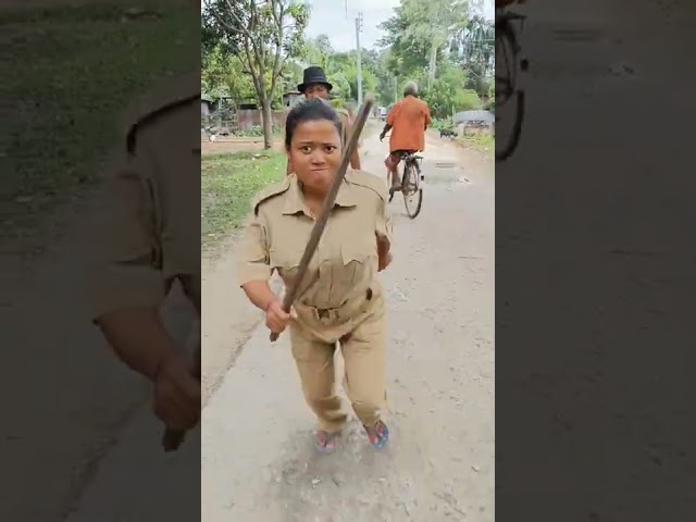 Police Wala Ko Deakhke Ase Aap Bhage The Kiya 🙄😂😁#funny #viral #shorts class=