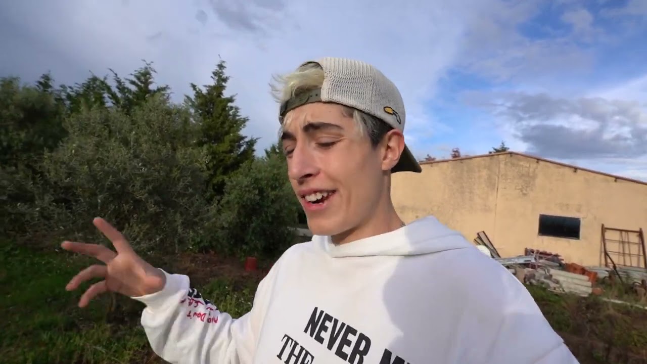 YoSoyPlex! MI NUEVO LOBO ATACÓ A MIS GALLINAS!