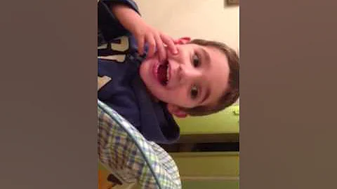 2 year old singing ' that's amore '