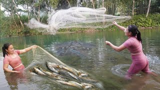 Amazing cast net fishing video to catch many big fish, Fishing Daily Life