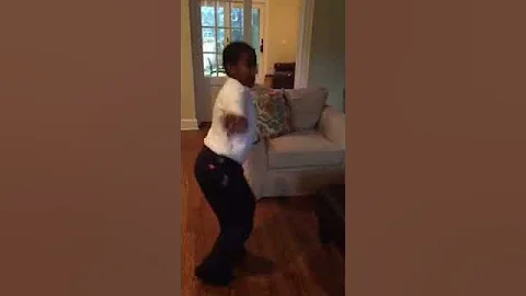 Joey Future Superstar Spinning