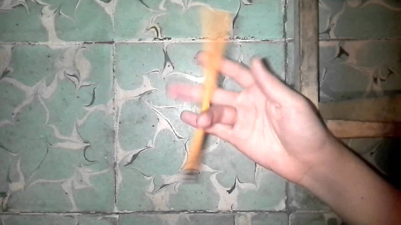 Como girar el lapiz en la mano(Trucos complicados) YouTube