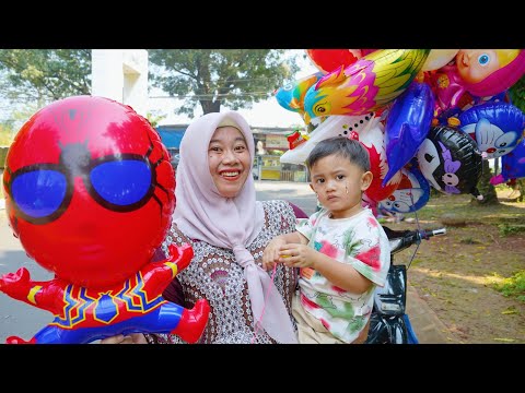 NANGIS DI CUKUR RAMBUT 👶 AZAM BELI BALON SPIDERMAN