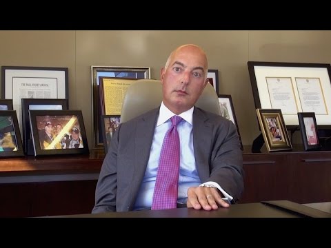 گورو وال استریت مایکل پساروس توضیح میدهد که چه چیزی برای جذب سرمایهگذاران به یونان لازم است