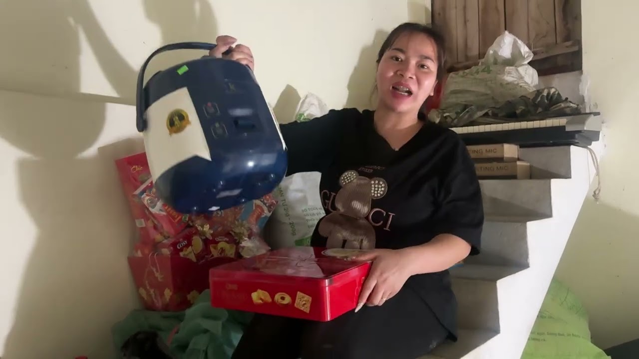 Bánh Kẹo Tết Của Ông Ngoại Vẫn Chưa Ăn Hết