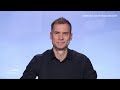 Kran stürzt von Bahngleis in Flussböschung: Arbeiter überlebt | MDR AKTUELL live