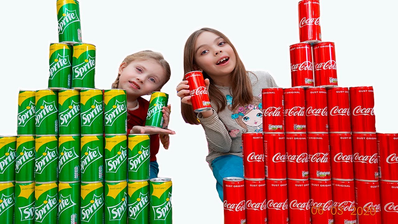 ⁣Coca-cola vs Sprite | Jasmina si Melissa se joaca in Vanzatorii de Sucuri