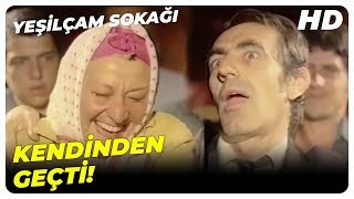 Yeşilçam Sokağı - Kazım Kaynanasını Açık Seçik Filme Götürüyor Aydemir Akbaş Türk Komedi Filmi