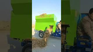 Cattle and sheep farming equipment, electric feed spreader, electric tricycle feed spreader