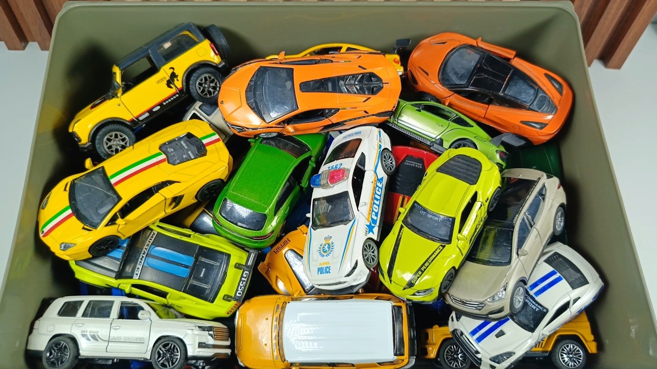 Vamos a elegir coches a escala diecast negros: Mercedes, Toyota, Lamborghini,RR,Subaru,Jeep,Audi