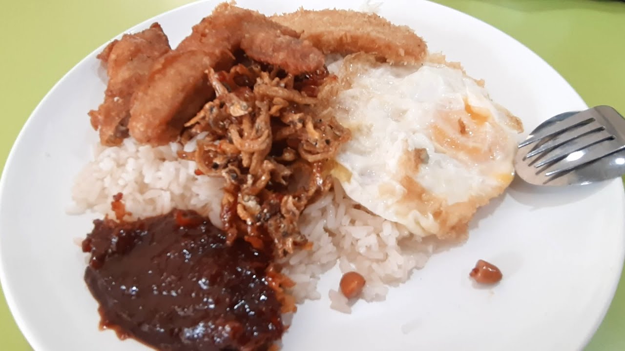 Amoy Street Food Centre. Li Xing Nasi Lemak. A Chinese Style Nasi Lemak in the CDB of Singapore