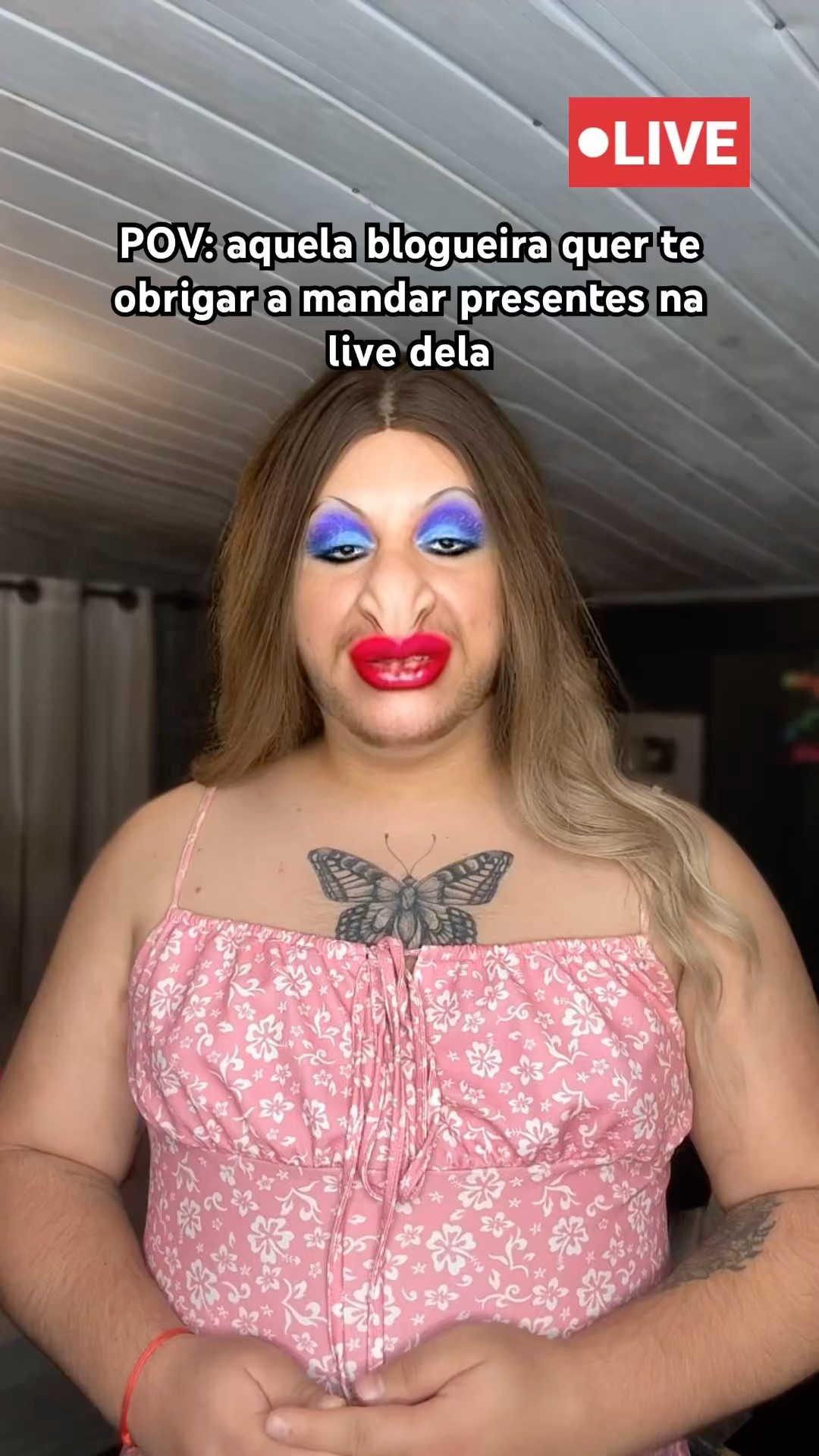 AQUELA BLOGUEIRA QUE TE OBRIGA A MANDAR PRESENTES NA LIVE DELA
