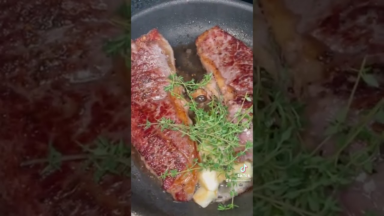 Стейк, настоянный на сливочном масле, чесноке и тимьяне