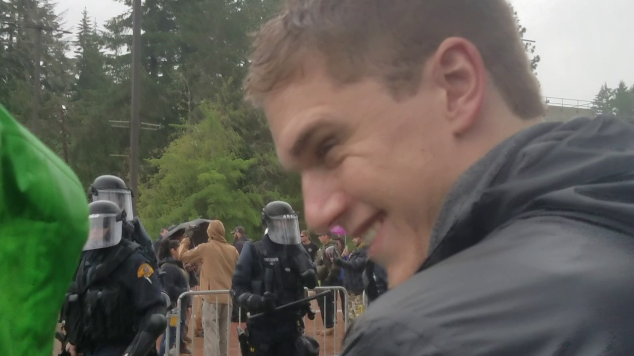 protest at Evergreen college / more riot cops show up - YouTube
