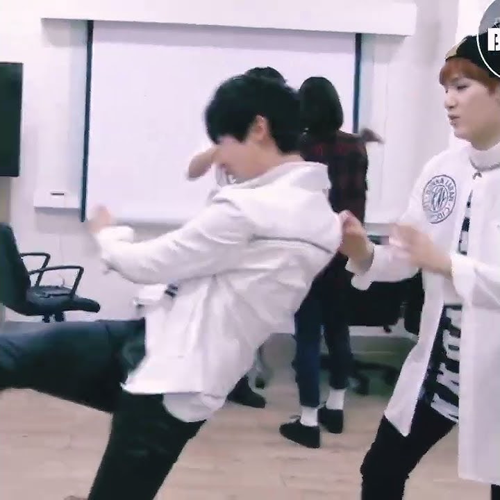 Jk with Staff Girl Noona relationship😯☹ #jungkook #bts #btskookie