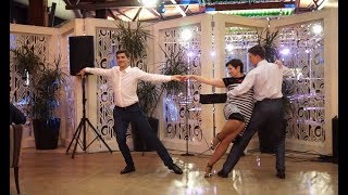 Танец мамы с сыновьями, - лучший танец на юбилей ! Танец мамы с сыновьями, - лучший танец на юбилей !