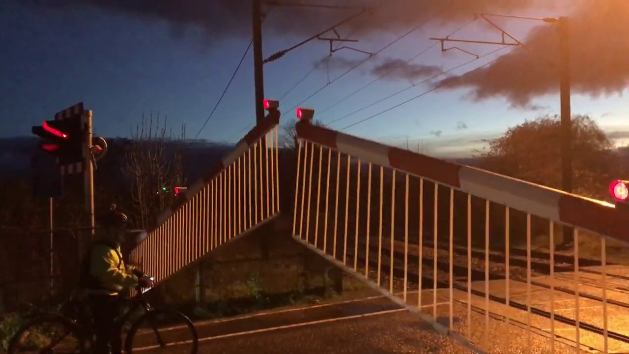 20mins at Holme Level Crossing 01/12/2018