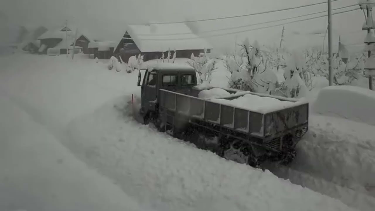 Heavy Snowfall in Kashmir | First Heavy Snowfall in Kashmir 2026 | Heavy Snowfall In South Kashmir 