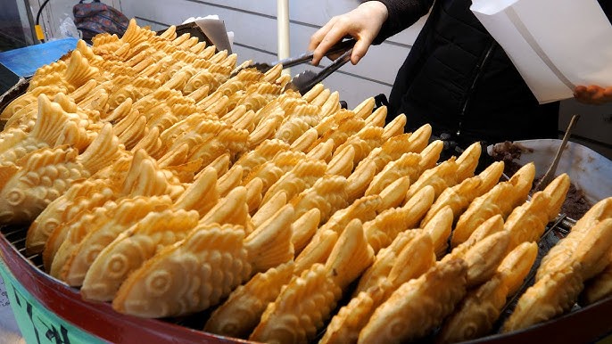 Korean fish-shaped bread with red bean filling (Bungeoppang