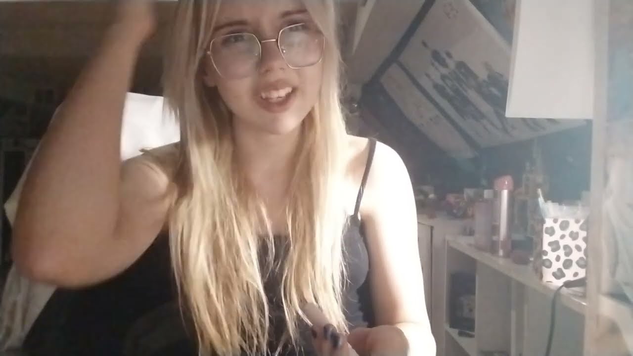 Meanish girl draws your ugly a$$ 🧌🖌️🎨