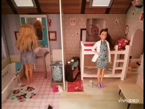 Dos Barbies, la más antigua y la más reciente q he comprado - YouTube