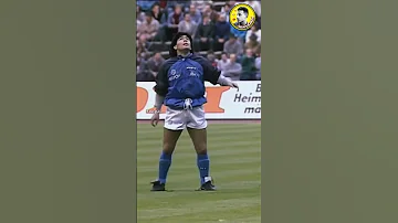 اللاعب المشهور مارادونا 