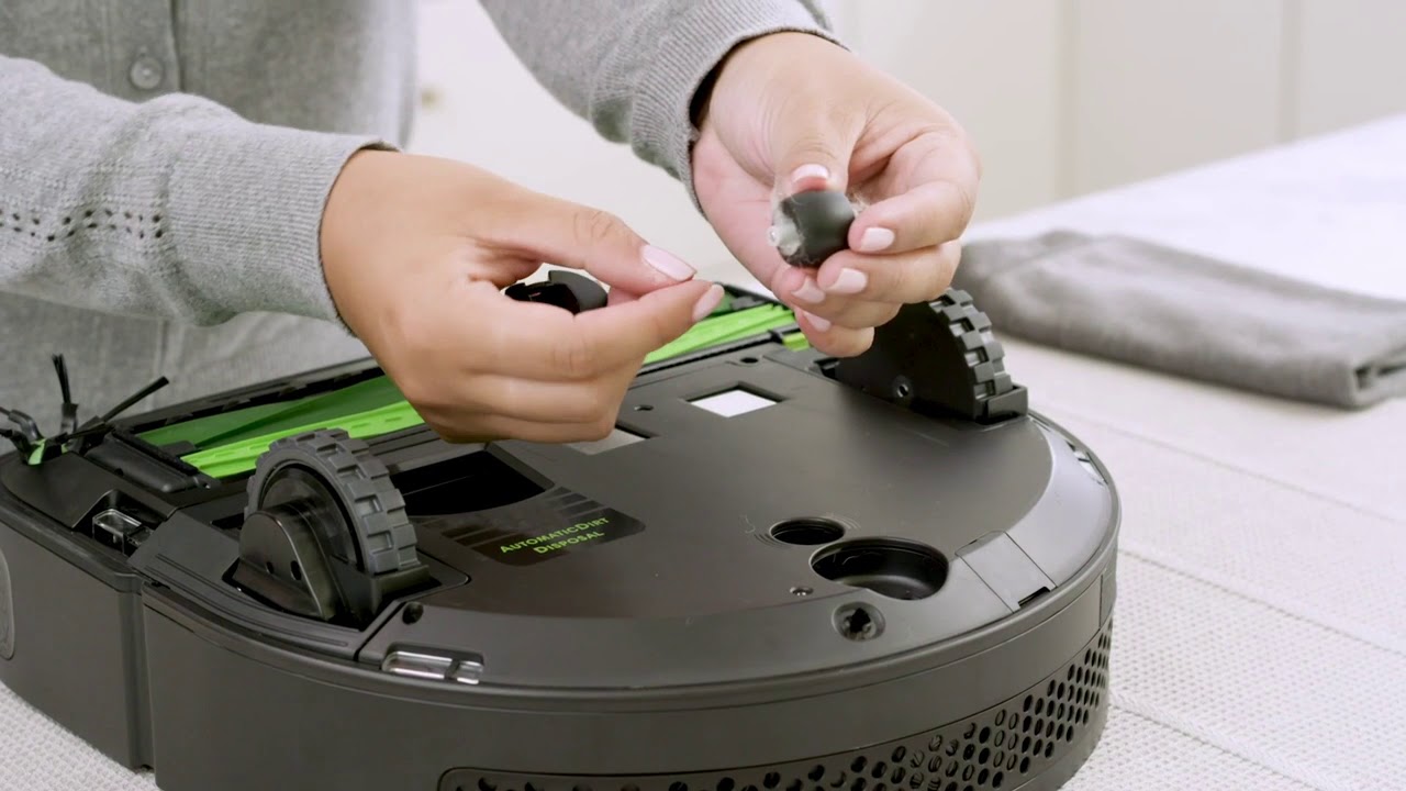 Roomba s9+ (Ako čistiť smerové koliesko) - YouTube