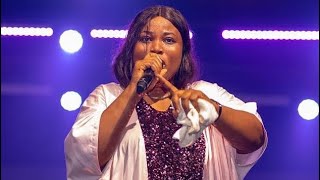 Too Much Oil🔥Yvonne Menz Worship shocked patrons at Grace&Mercy with Worship Unlimited