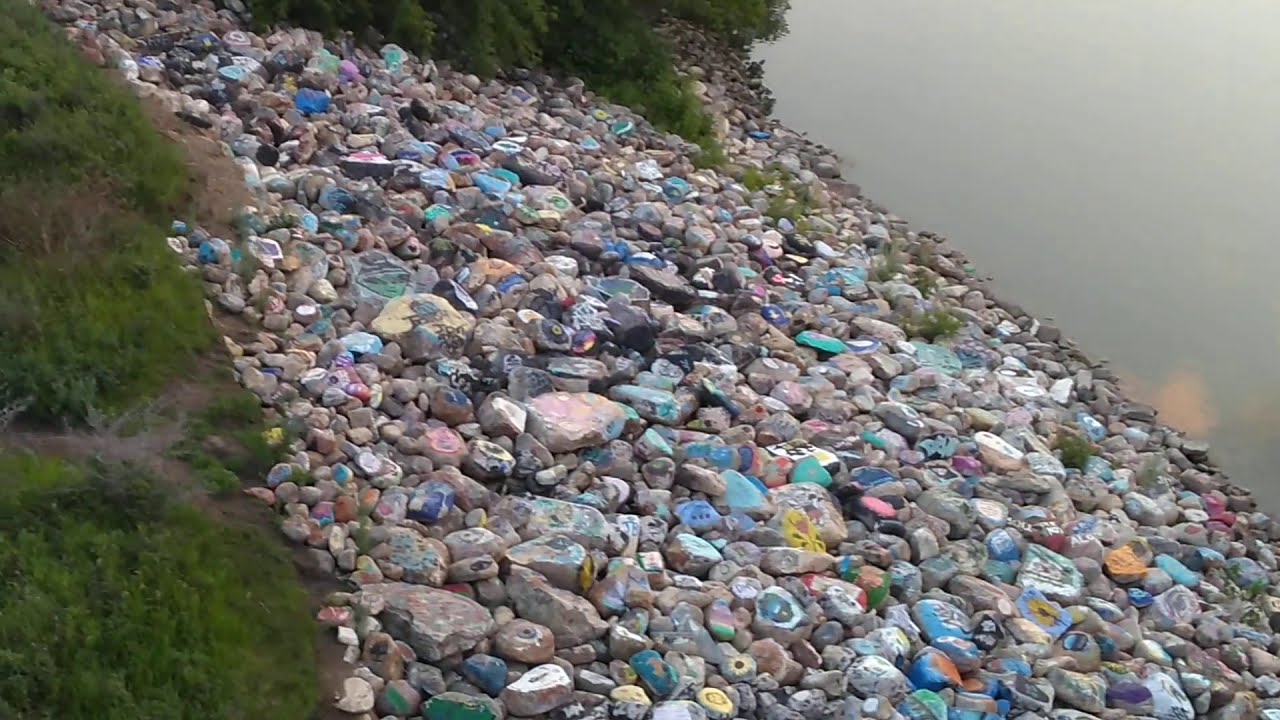 Saskatoon Rocks Painted rocks turn Saskatoon river into a natural exhibit - YouTube