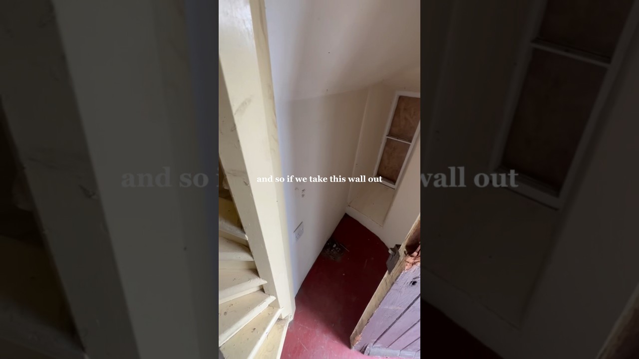 Узнаем, куда ведет секретная лестница 🏰 