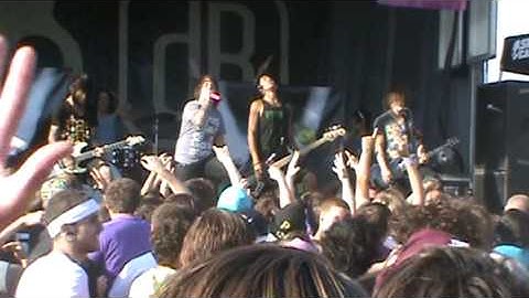 ATTACK! ATTACK! LIVE AT VANS WARPED TOUR 09 BUFF. NY.INTRO + STICK STICKLY PART 1 HQ