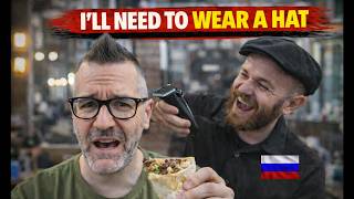 Download Lagu Gekke Russische kapper geeft me een speciaal kerstkapsel. MP3